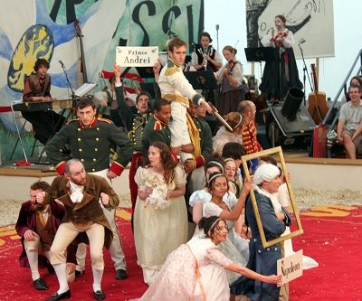 Giffords Circus: War and Peace